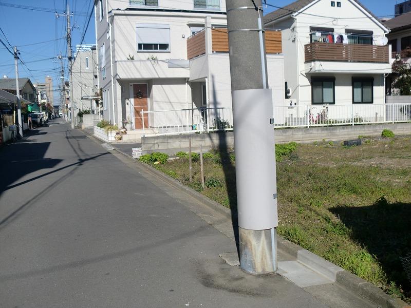 Local photos, including front road. Local (11 May 2013) Shooting