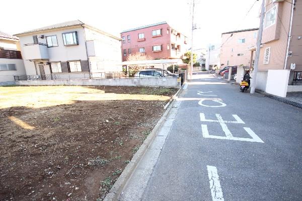 Local photos, including front road. Front road is a public road of 4.45m. It is a quiet residential area unique road width. Since almost no car street, Small children is also safe. 