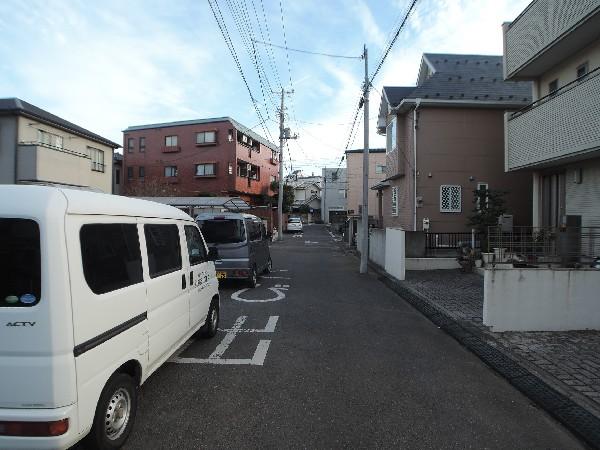 Local photos, including front road. It is a front road. Since the road of 5.45M car of passing is easier! 