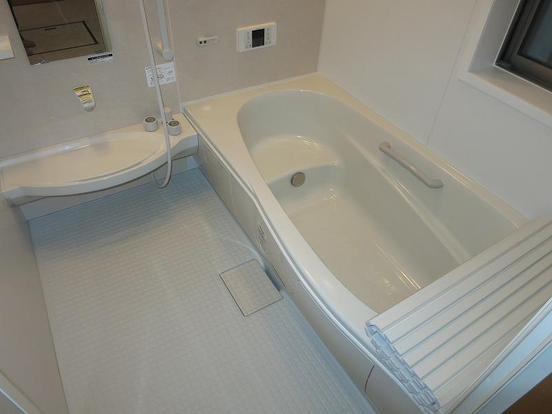 Bathroom. Local (11 May 2013) Shooting