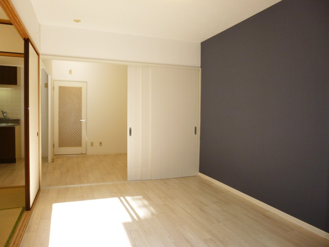 Other room space. Accent cross fashionable Western-style 6 Pledge