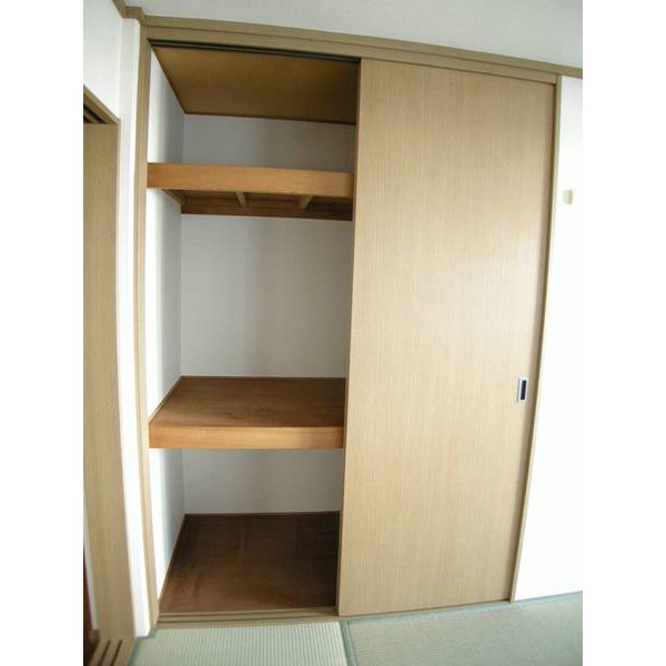 Receipt. Storage of Japanese-style room