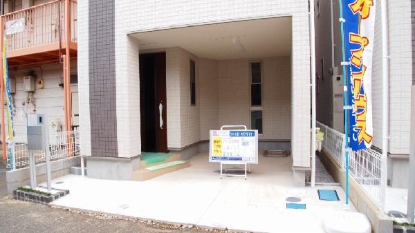 Local appearance photo. Built-in to protect the important car will Nozoke the car out of Reji house!