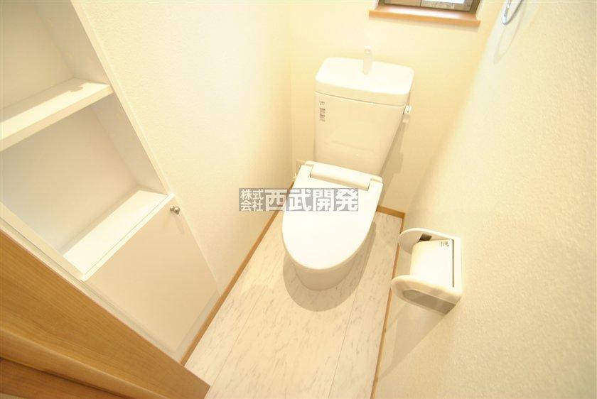 Toilet. 1 Building toilet (November 2013) Shooting