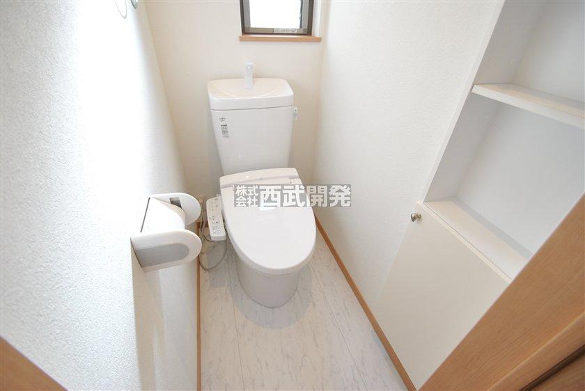 Toilet. Building 2 toilet (November 2013) Shooting