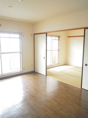 Living and room. Room 1