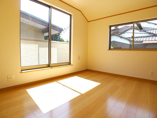 Non-living room. 1 Building