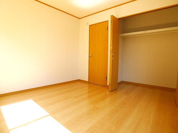 Non-living room. 1 Building