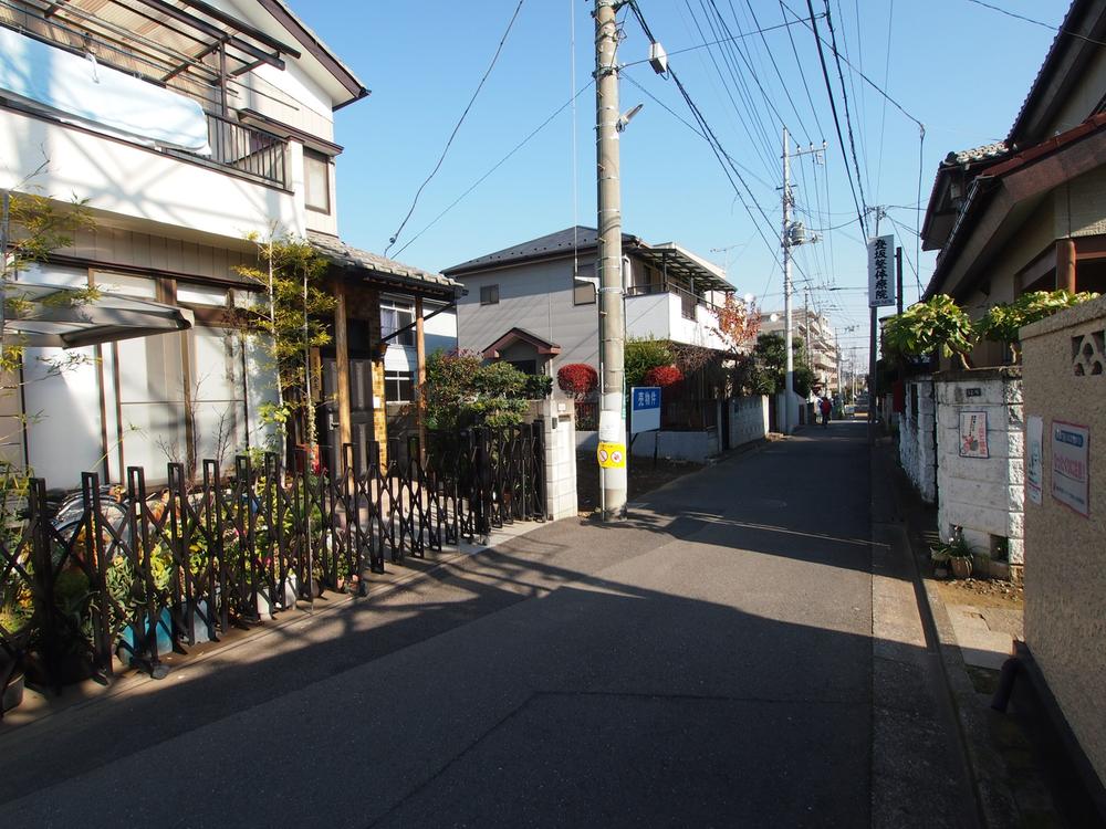 Local photos, including front road. Local (12 May 2013) Shooting