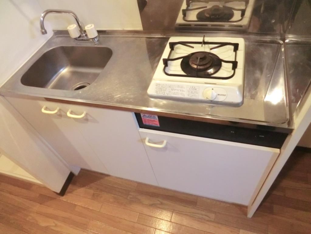 Kitchen. ☆ Convenient 1-neck with a gas stove in the self-catering ☆