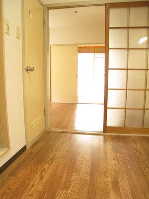 Entrance. Pour room of the day!