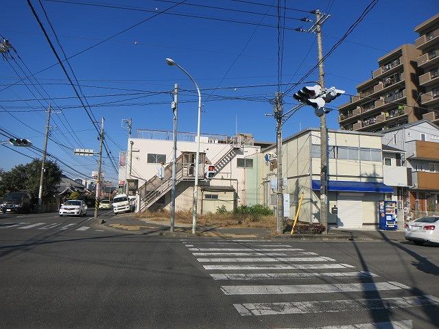 Local photos, including front road. Local (12 May 2013) Shooting