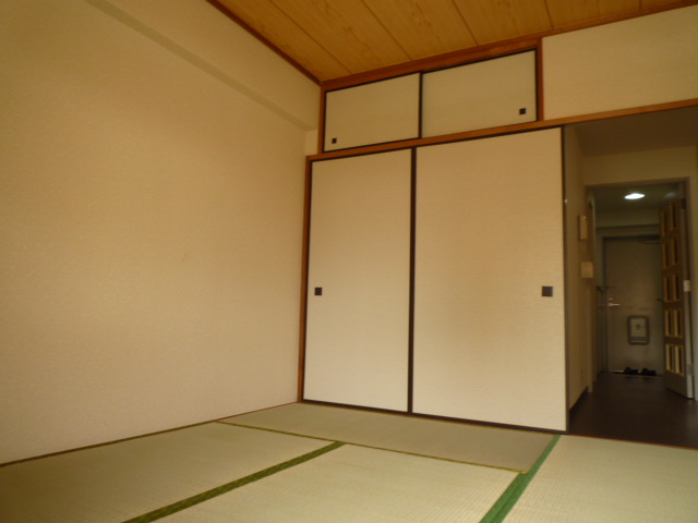 Other room space. Japanese-style room Inverted type