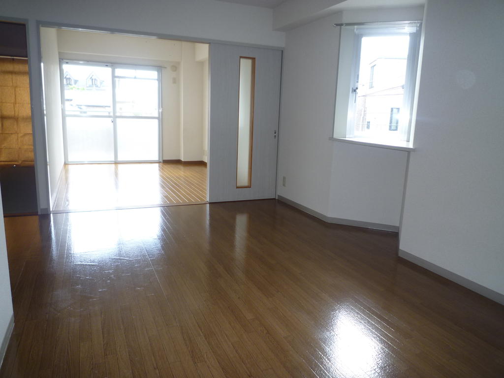 Living and room. 302, Room is the middle room. 