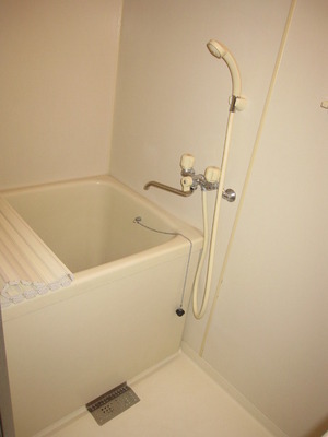 Bath. Easy to clean unit bus