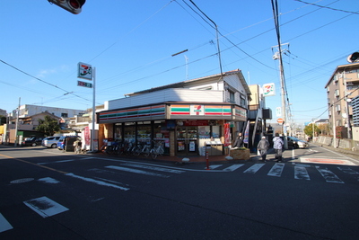 Supermarket. 1000m to Seven-Eleven (super)