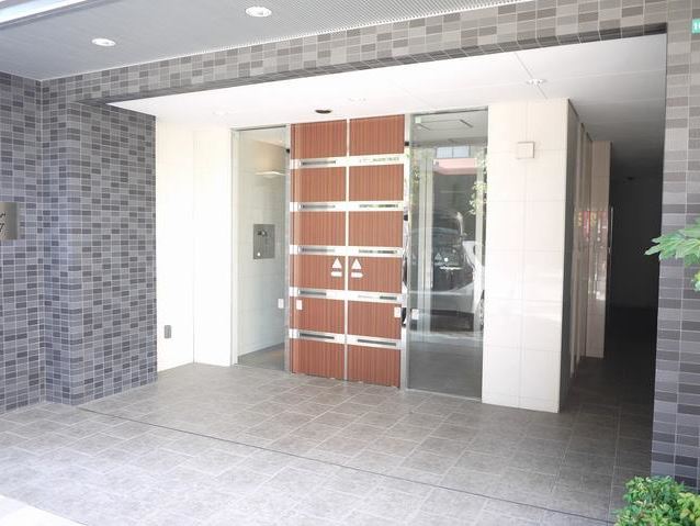 Entrance. A profound sense of entrance