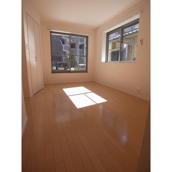 Living and room. Western-style 8 pledge