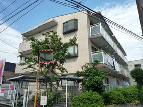 Building appearance. Kitaurawa is the location of the 12-minute walk from the train station.