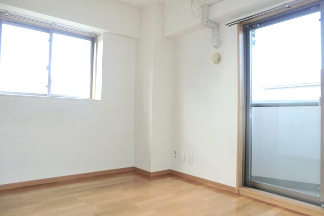 Living and room. ☆ Dihedral is daylight bright rooms ☆