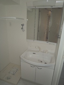 Washroom. Shampoo is the vanity of the three-sided mirror.