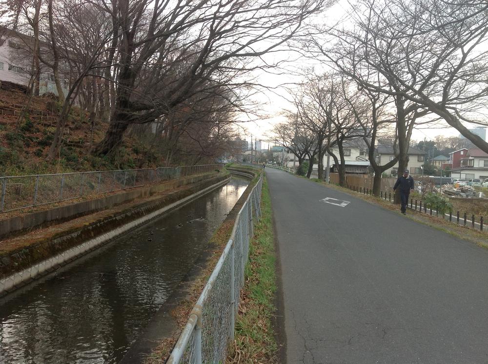 Streets around. 1200m until the green road
