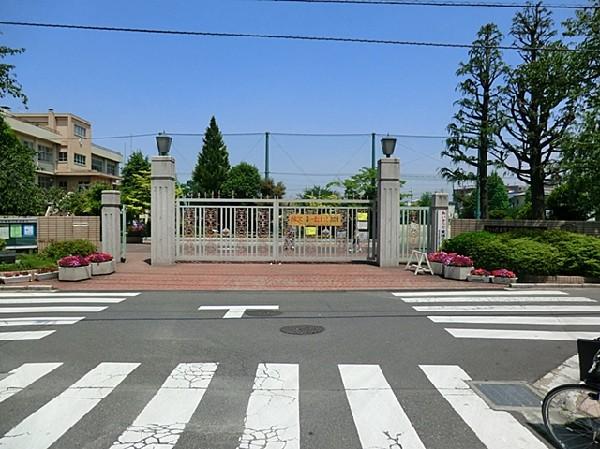 Primary school. 120m until the Saitama Municipal Kitaurawa Small