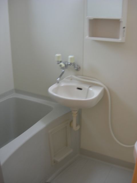 Bath. Bathing with cleanliness