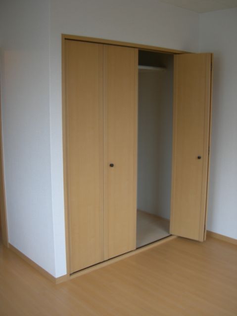 Receipt. With closet there is a depth