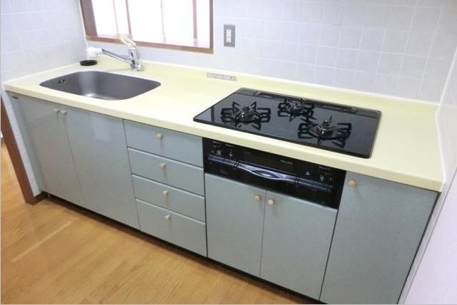 Kitchen.  ☆ Three-necked gas ・ With system Kitchen ☆