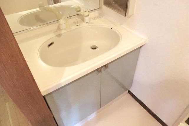 Washroom.  ☆ Shampoo dresser type ・ Washbasin ☆