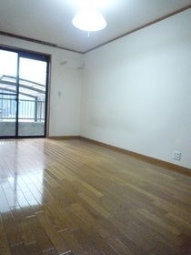 Living and room. 8.5 Pledge of Western-style. 