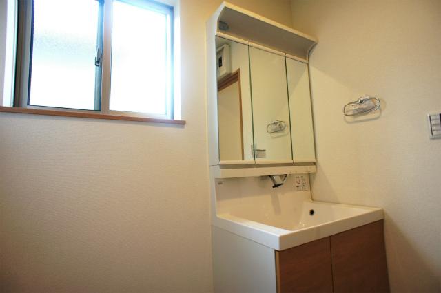 Wash basin, toilet