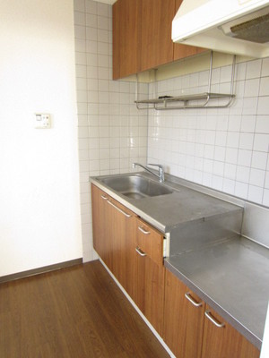 Kitchen. It is a kitchen that can store plenty!