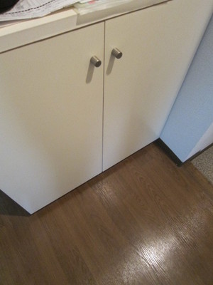 Entrance. Thank cupboard!