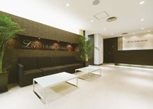 Out of the "Kitaurawa" station ticket gate will appear in the west entrance of the side rotary. Second floor of the building that contains the Saitama Resona Bank Kitaurawa Nishiguchi branch on the right of the rotary of the station in the back is the apartment gallery. Because it is in place of a 1-minute walk station, Also go out with ease without having to worry about weather. "I changed the 3LDK commonly found in the model room to 2LDK, Unlike the model room of the menu plan to show a large living, In the same property it has become a model room of the proposal-which was established a desk and a bookshelf in the living room. 3LDK of latitude of 78.63 sq m is one of the rich storage attractive. further, This introductory E type ・ In addition to the menu plan 3, F type ・ Have also been installed half-model room of the menu plan 3, Worth seeing has also become enough finish. We look forward to seeing the staff for coming. "