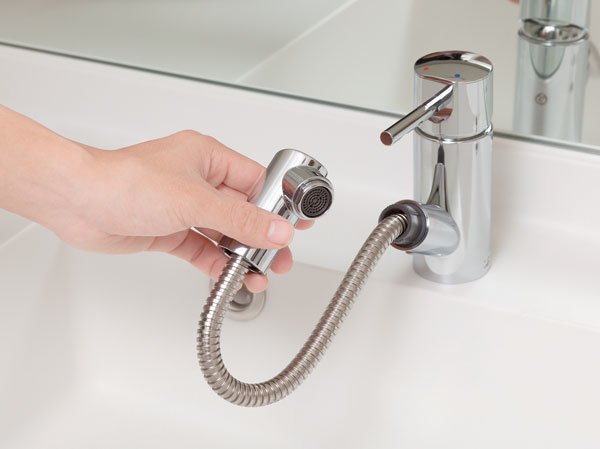 Bathing-wash room.  [Hose pull-out mixing faucet] Vanity of water plugs, Since the easy-to-use hose pull-out, Wash every corner of the basin.
