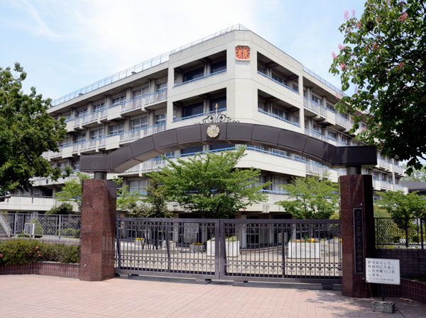 Surrounding environment. Ohara junior high school (about 1370m, 18-minute walk)