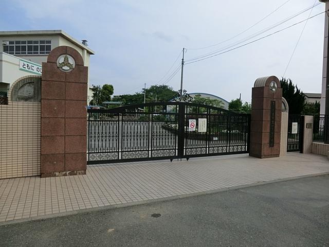 Primary school. Hariketani until elementary school 880m