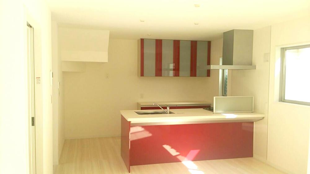 Building plan example (Perth ・ Introspection). I colorful kitchen is also nice to mom
