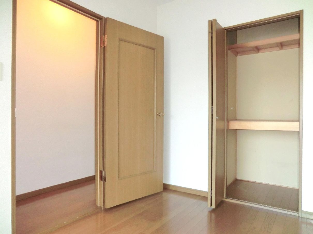 Receipt. Yes each room storage ・ Type closet plenty