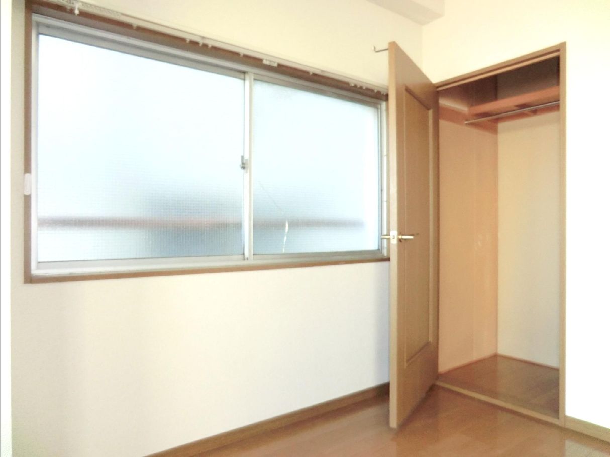 Receipt. Yes each room storage ・ Closet type