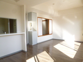 Living and room. LDK15 Pledge with a face-to-face counter. 