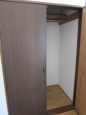 Other Equipment. Western-style room is housed Court also applied storage