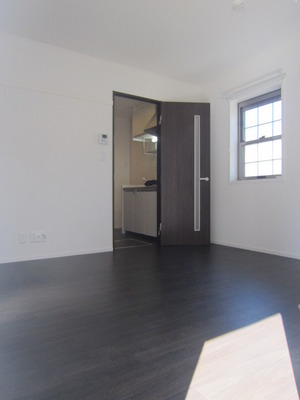 Living and room. 2 side lighting of the room! I chic flooring is wonderful!