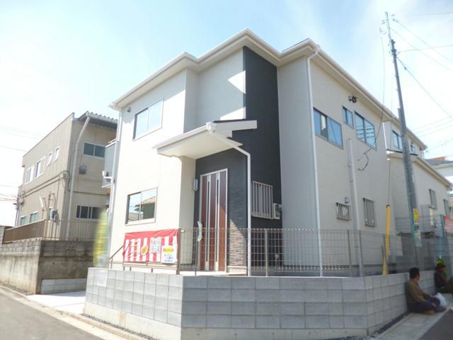 Local appearance photo. 1 Building: local (11 May 2013) Shooting
