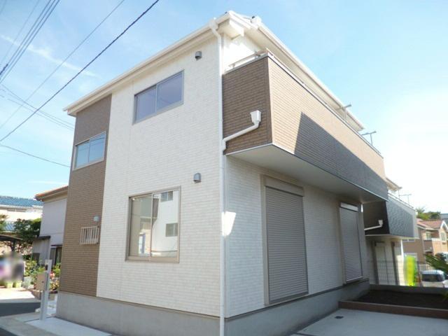 Local appearance photo. Building 2: local (11 May 2013) Shooting