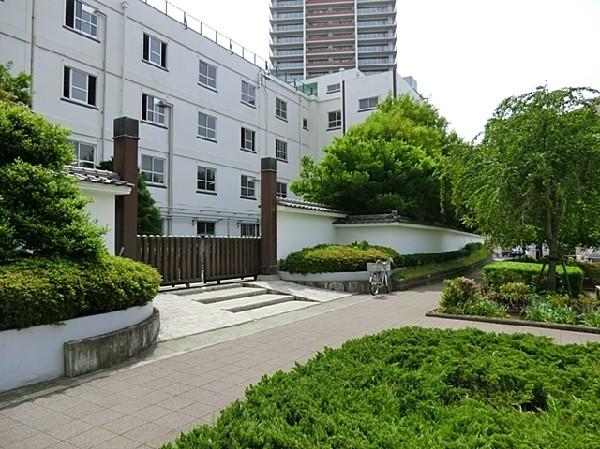Primary school. 880m until the Saitama Municipal Takasago Elementary