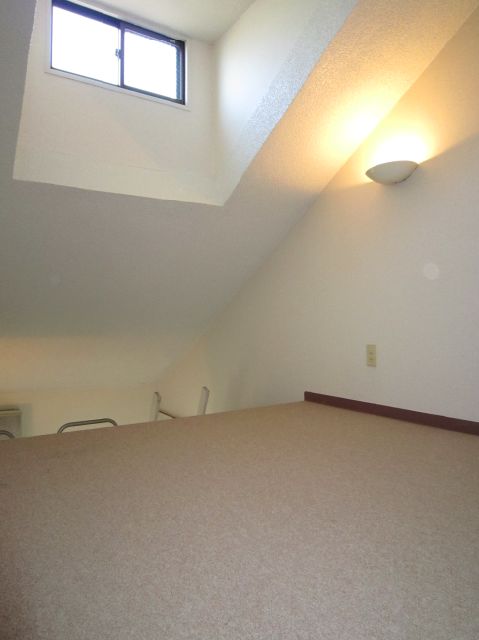 Other room space. loft
