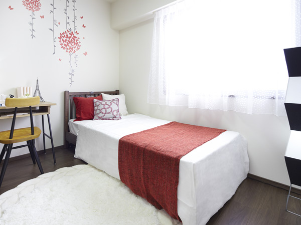 Interior.  [Children's room] Enjoy & Study. "Play", "learn", "relax" field healthily.